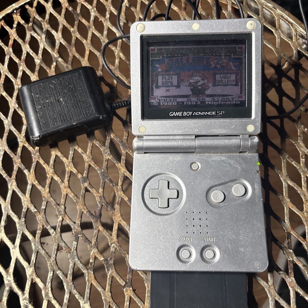 Nintendo Game Boy Advance SP AGS-001 Silver Handheld System w/ Charger